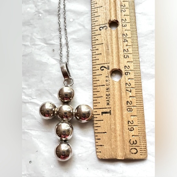Silver Cross pendant necklace with silver chain 18” - Picture 4 of 4